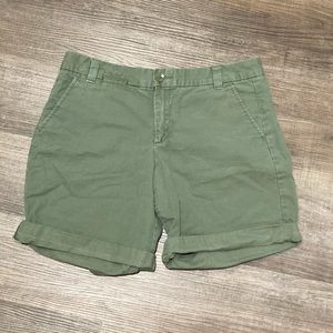 Gap Boyfriend roll-up khaki shorts